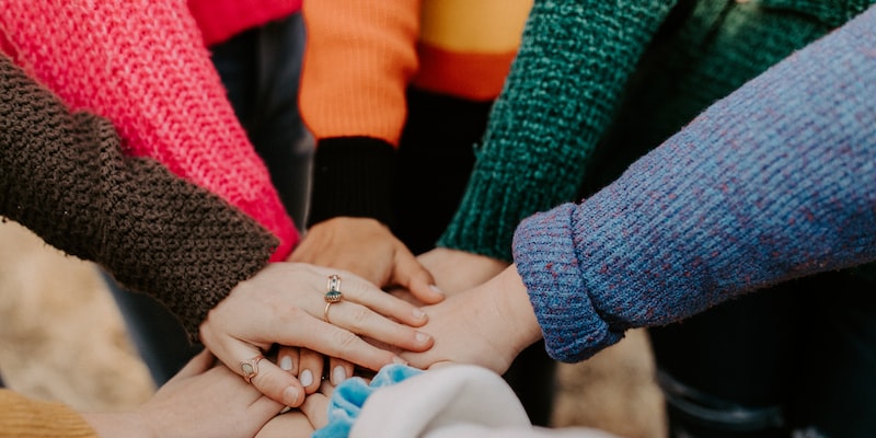 अगर मुझे दोस्त या सामाजिक जीवन नहीं है तो मुझे गर्लफ्रेंड कैसे मिलेगा?